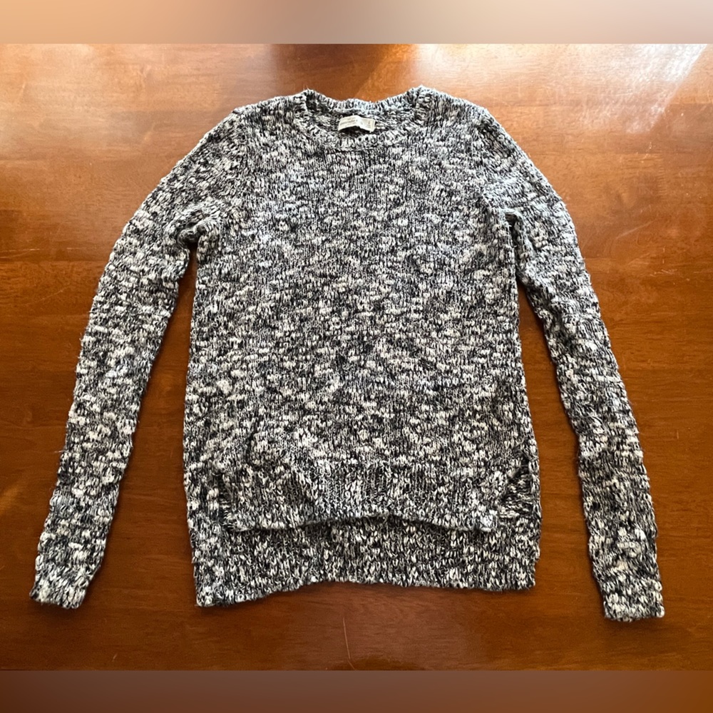 Abercrombie & Fitch Womens loose knit grey Sweater.